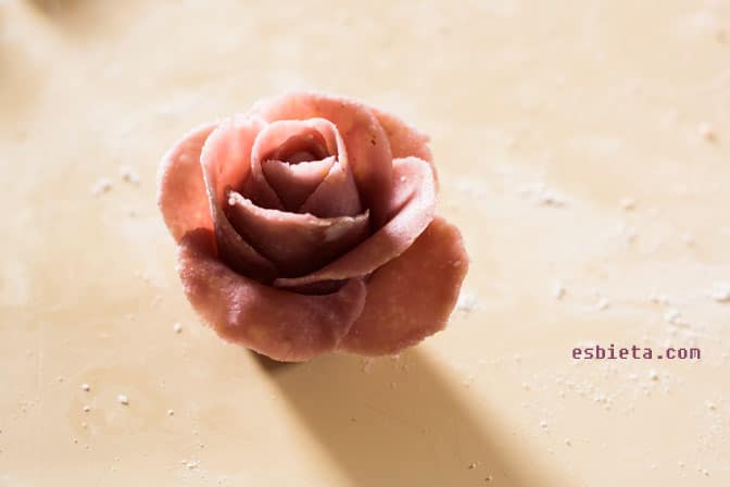 Cómo hacer rosas de mazapán paso a paso - Recetas de Esbieta