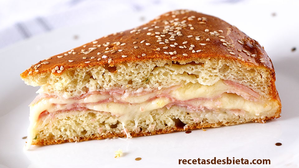 Empanada de jamón y queso más fácil y rica del MUNDO - Recetas de Esbieta